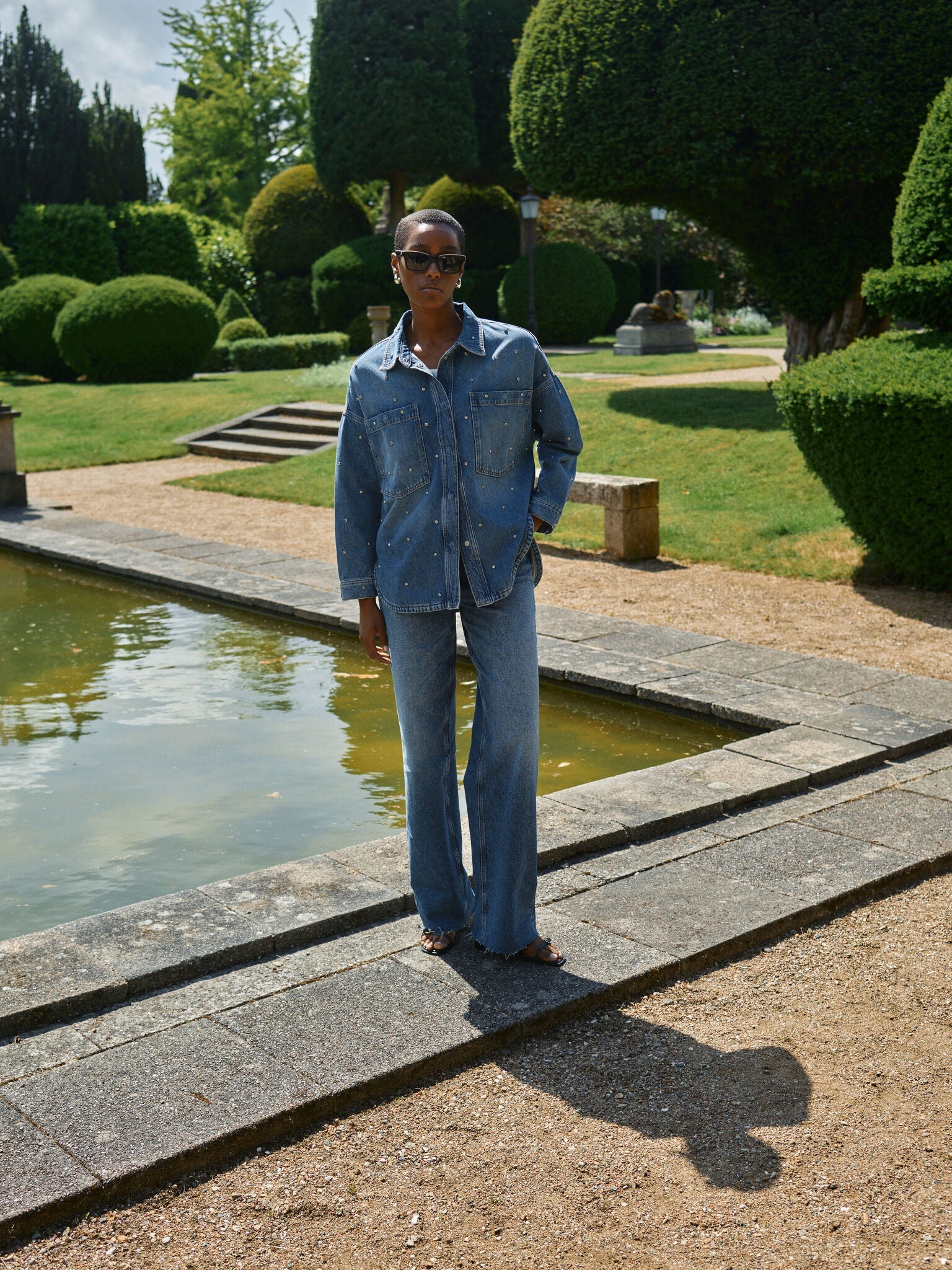 Modelshot / Mid Blue / Detail